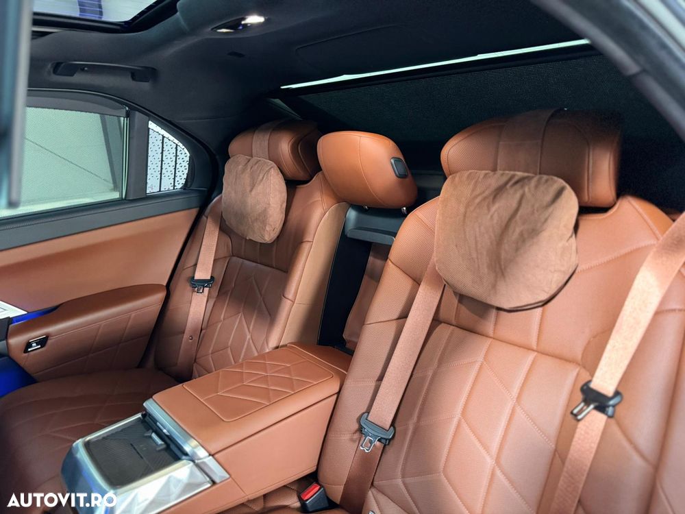 BMW Seria 7 740d xDrive MHEV - 15