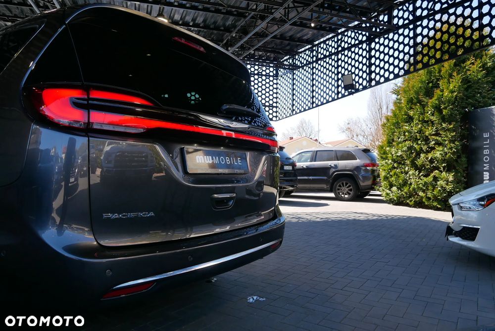 Chrysler Pacifica - 31