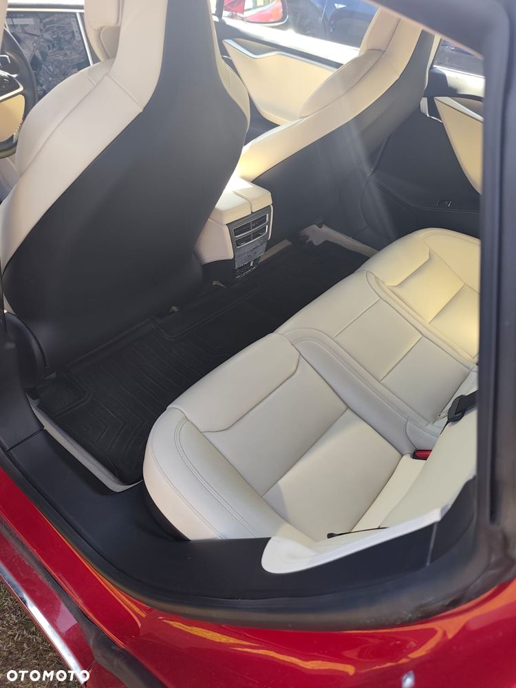 Tesla Model S - 14