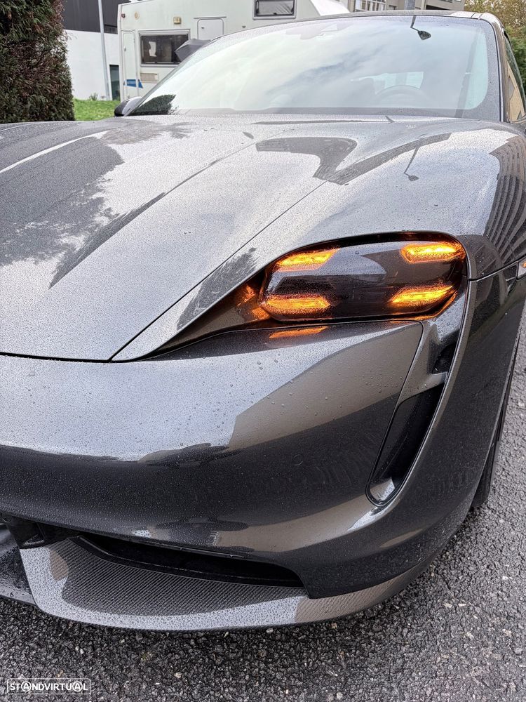 Porsche Taycan Turbo S - 7