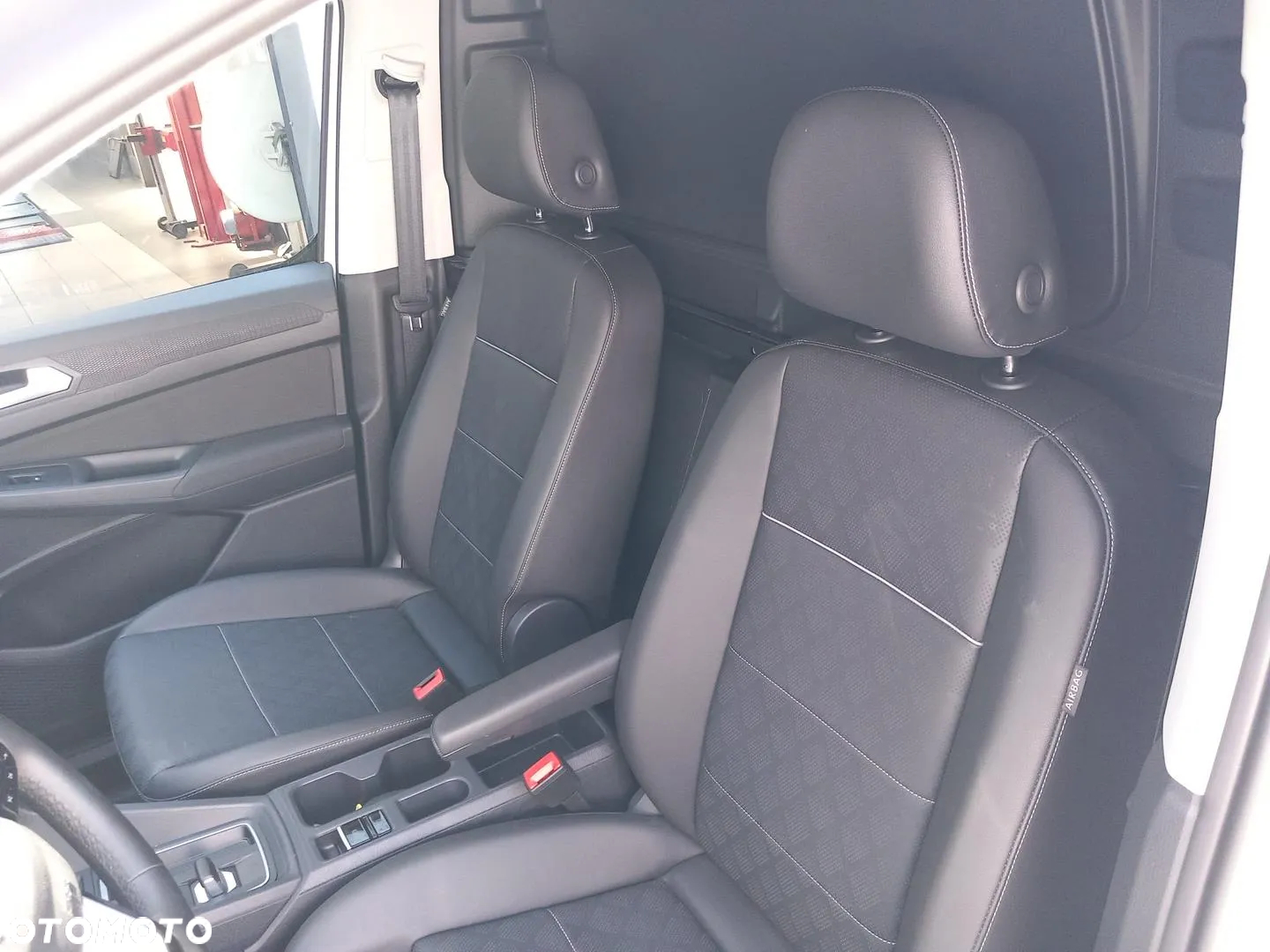 Ford Transit Connect - 11