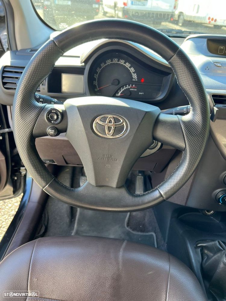 Toyota iQ 1.4 D-4D - 22
