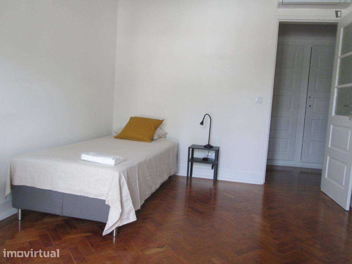 Quarto - localizado em Entrecampos Lisbon - Grande imagem: 2/12