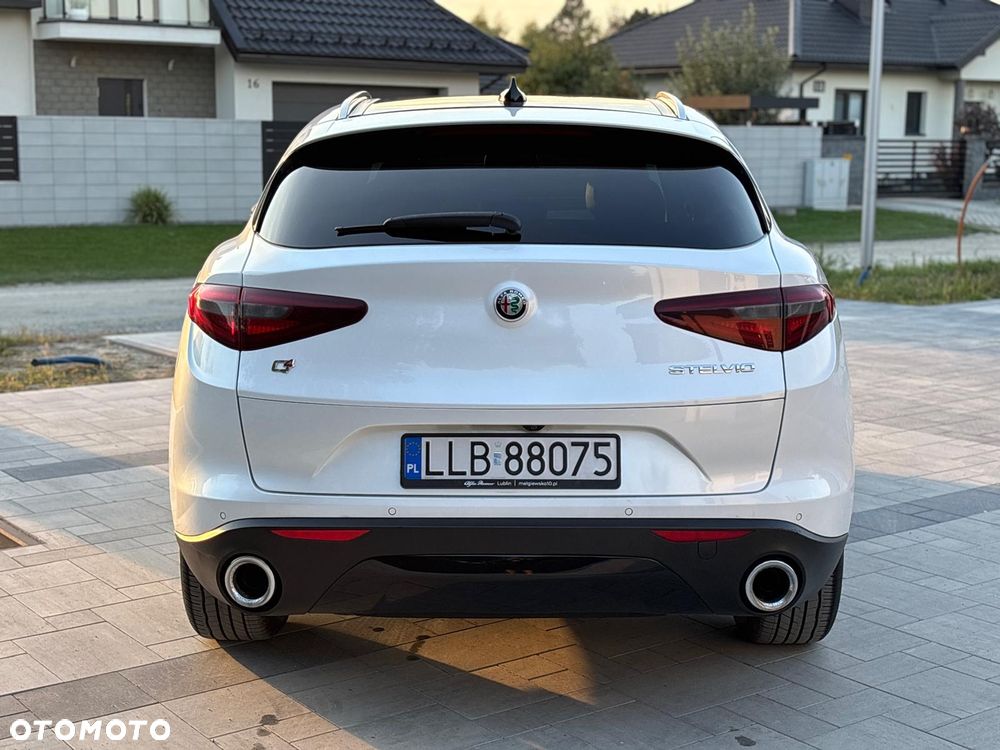Alfa Romeo Stelvio - 8
