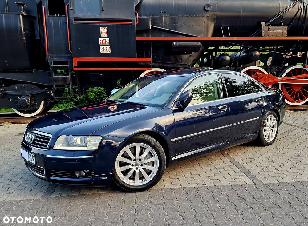Audi A8 4.2 Quattro - 1