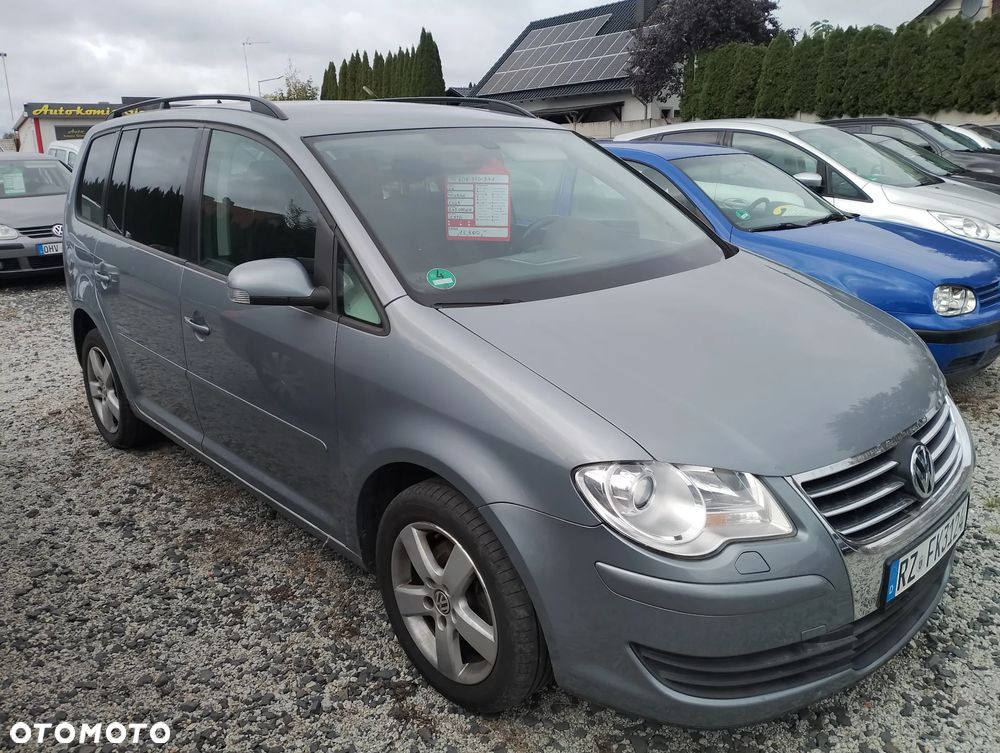 Volkswagen Touran - 4