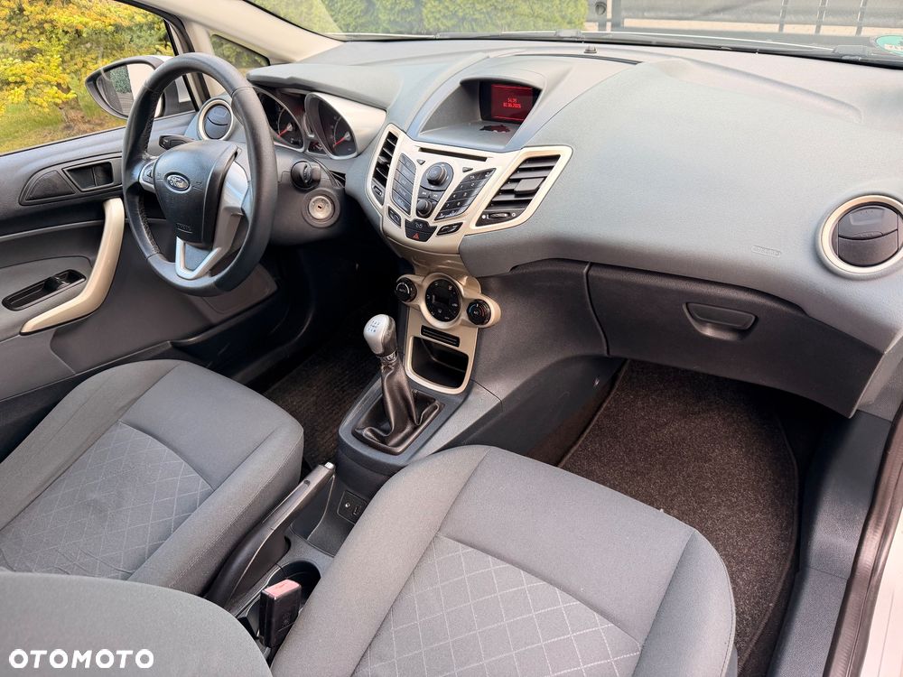 Ford Fiesta 1.4 Ghia - 22