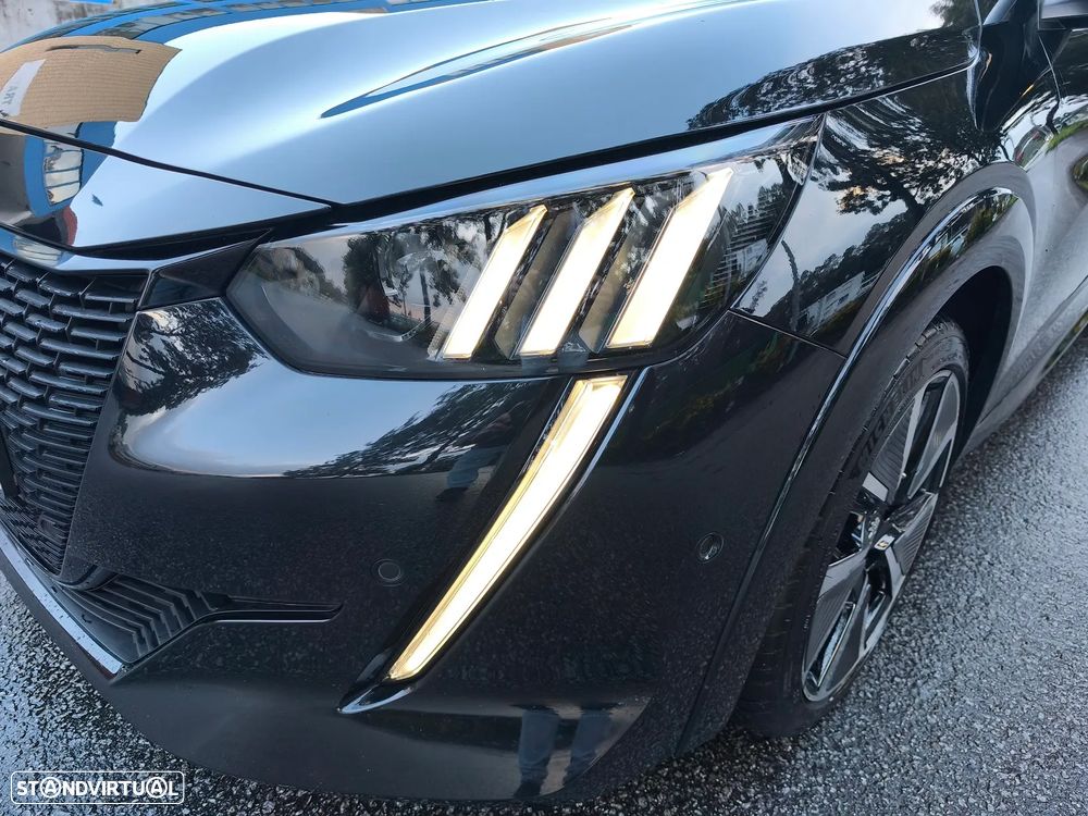 Peugeot e-208 GT - 23