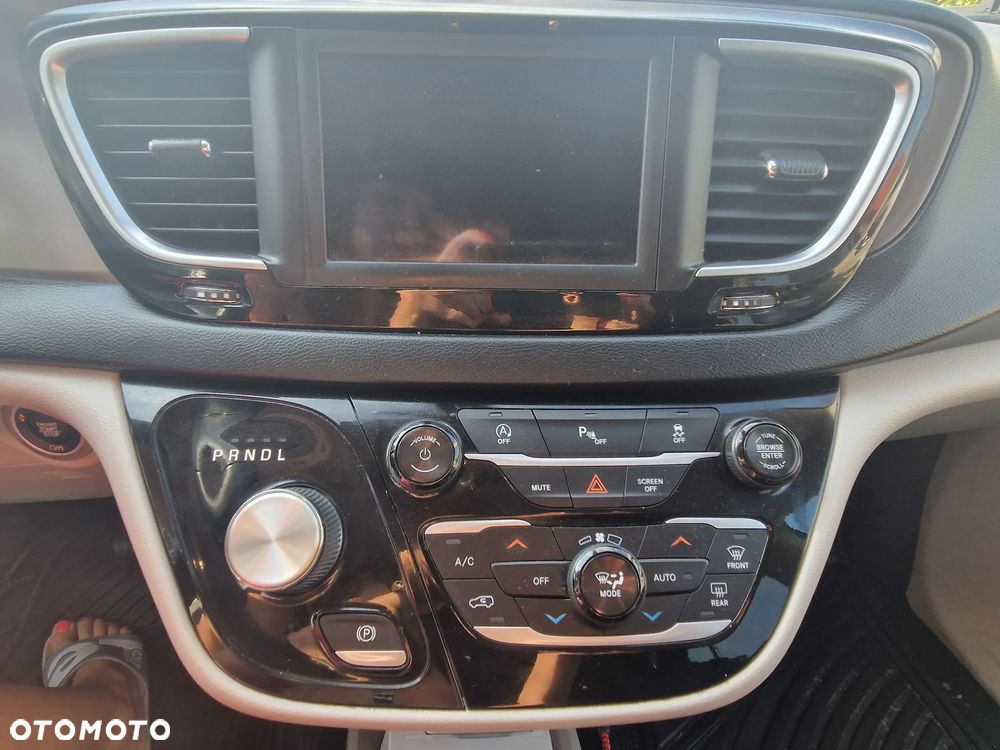 Chrysler Pacifica - 24