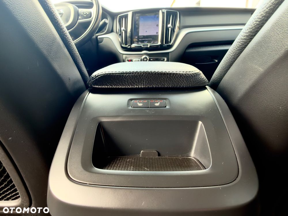 Volvo XC 60 B4 B Geartronic Momentum Pro - 27