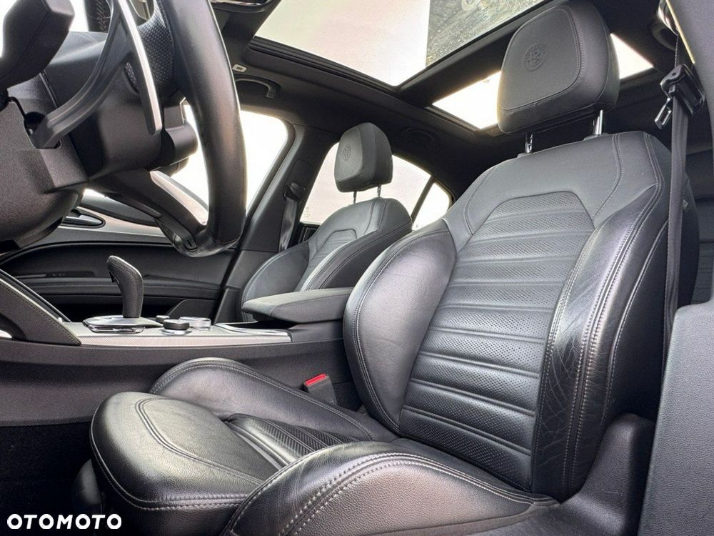 Alfa Romeo Stelvio - 16