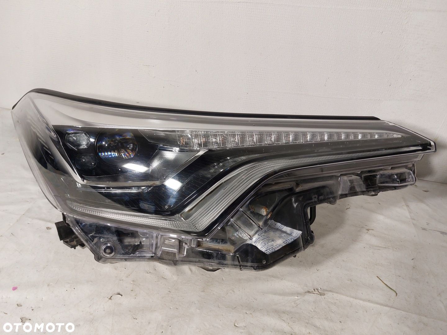 LAMPA PRAWY PRZÓD TOYOTA C-HR FULL LED EU - 1
