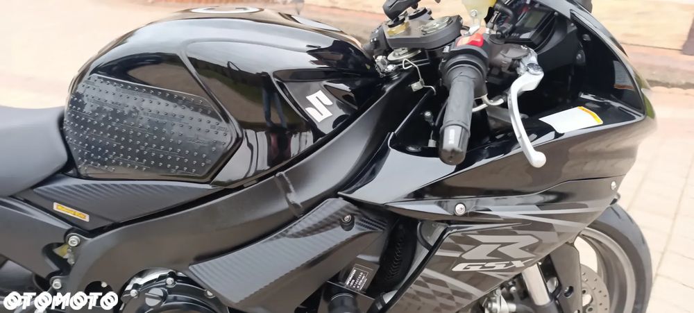 Suzuki GSX - 26