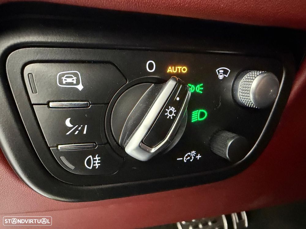 Bentley Bentayga V6 Hybrid - 32