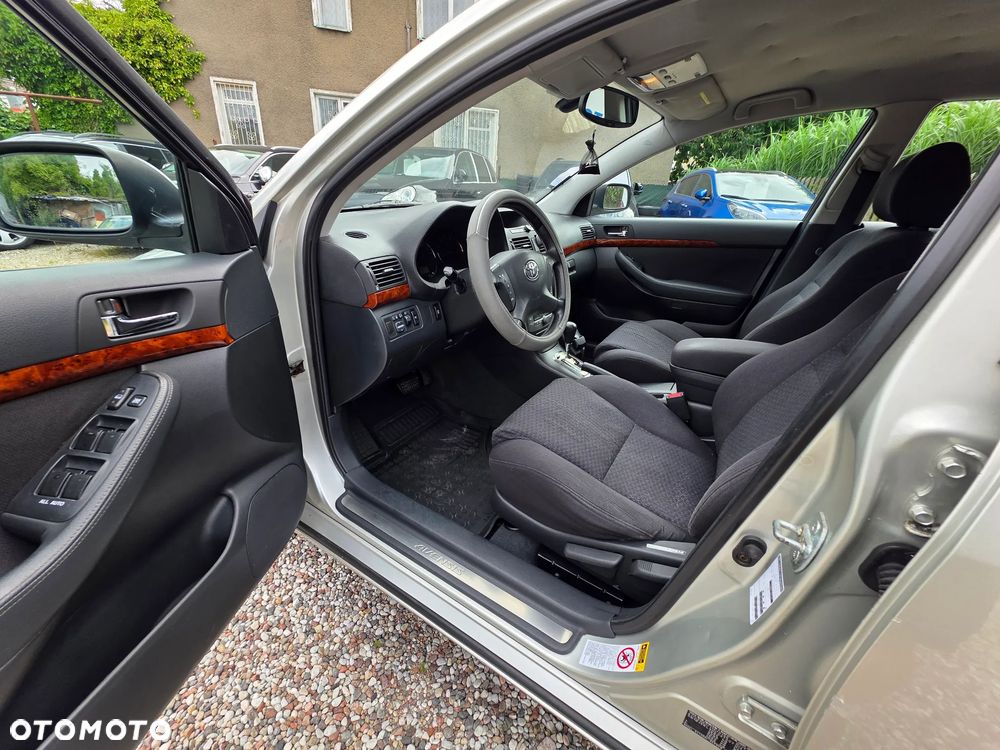 Toyota Avensis 2.0 VVT-i Automatik Sol - 10