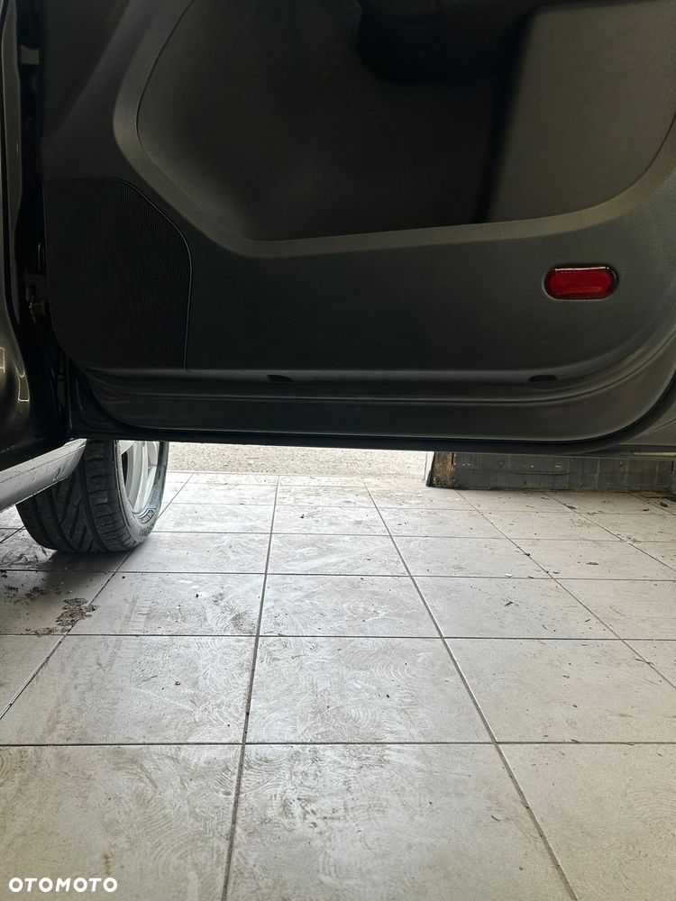 Volkswagen Caddy Highline - 34