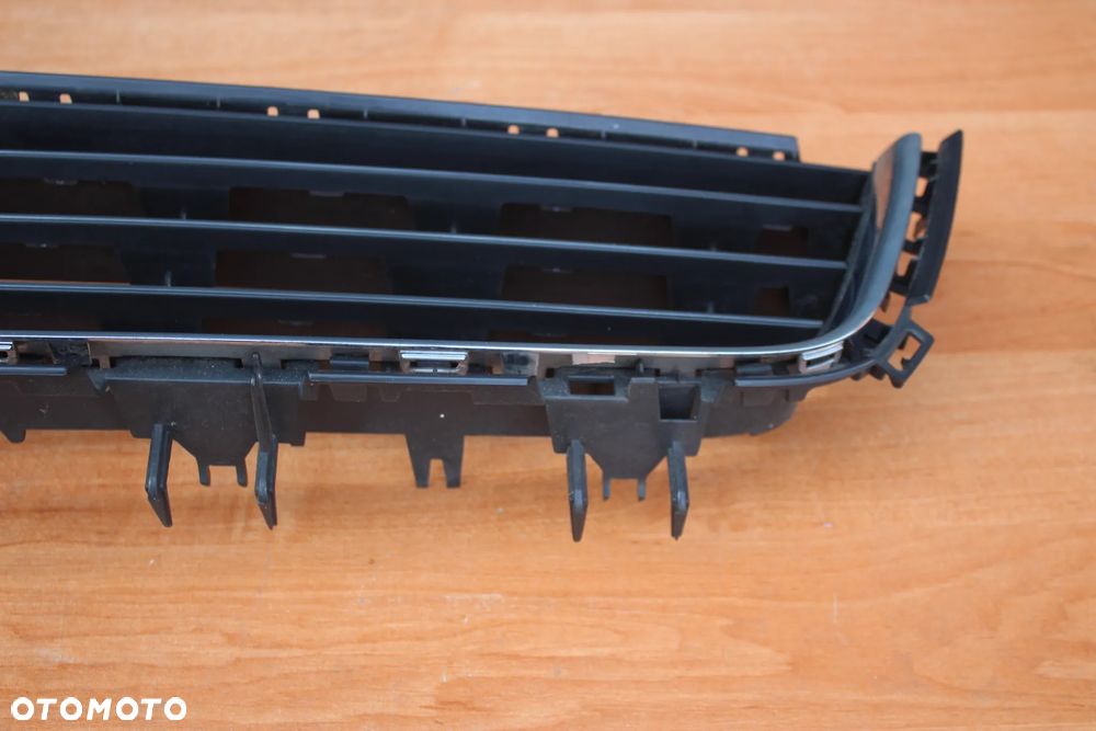 DOLNA KRATKA ŚRODKOWA ZDERZAKA OPEL ASTRA H PO LIFT BARDZO ŁADNA - 5