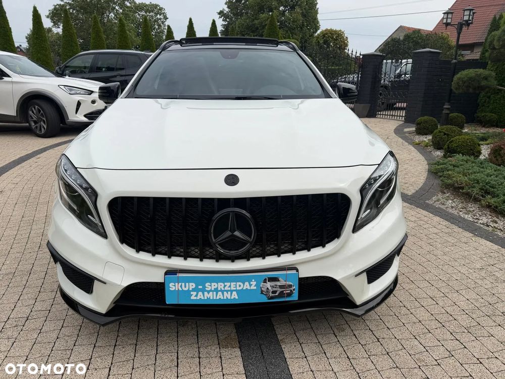 Mercedes-Benz GLA 45 AMG 4Matic 7G-DCT - 34