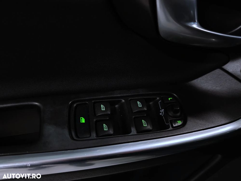 Volvo XC 60 2.4D AWD Aut. Momentum - 27