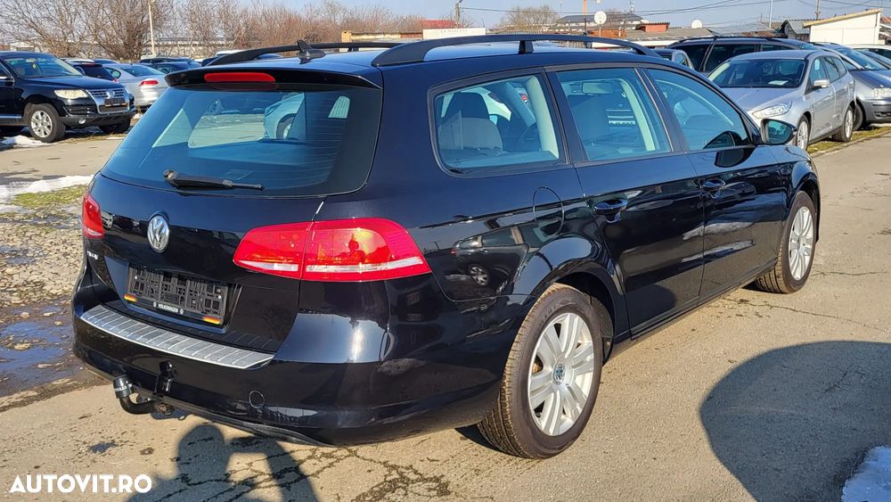 Volkswagen Passat - 4