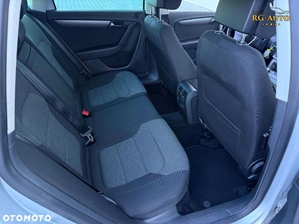 Volkswagen Passat - 30