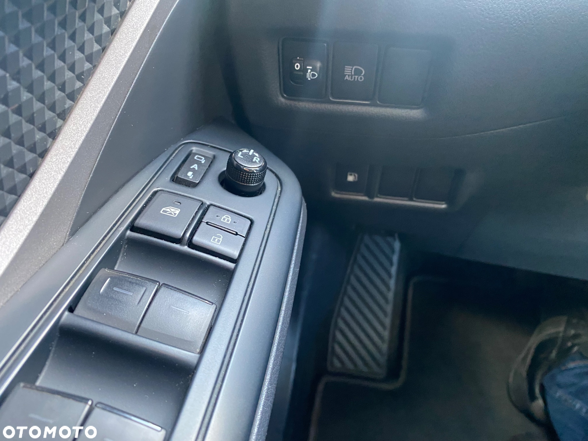 Toyota C-HR 1.8 Hybrid Business Edition - 13