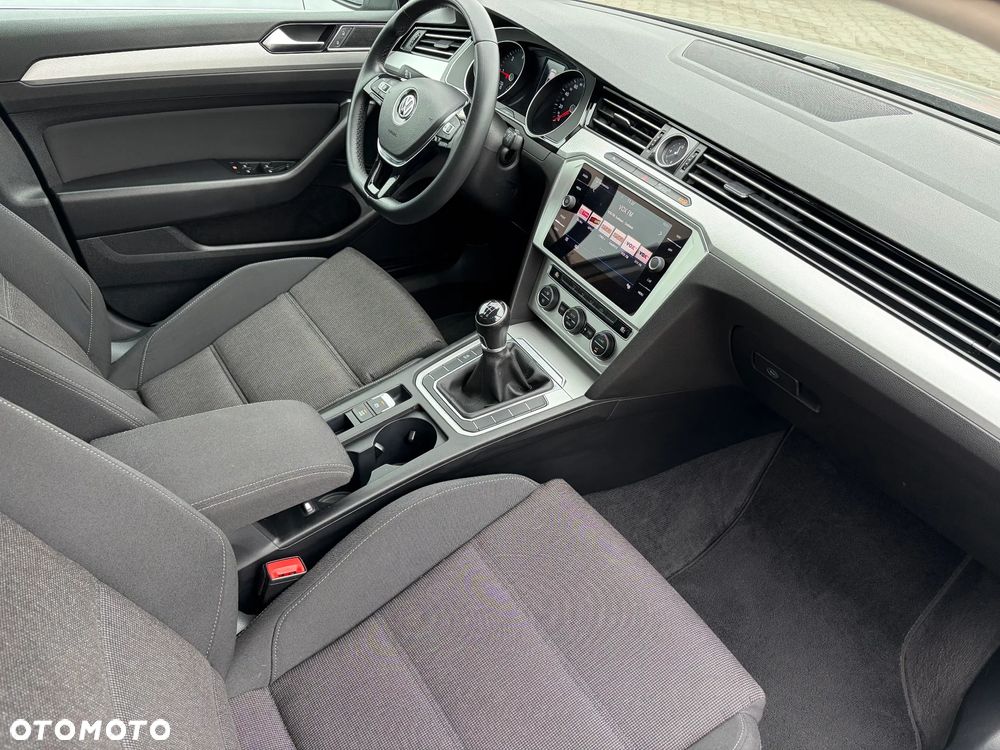 Volkswagen Passat 2.0 TDI SCR Comfortline - 21