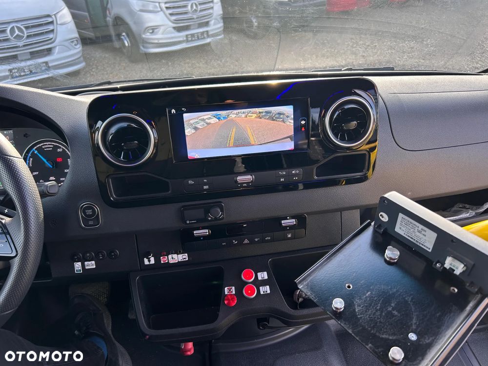 Mercedes-Benz eSprinter CITY - 16