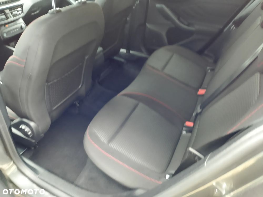 Ford Focus 1.0 EcoBoost Hybrid ST-LINE - 14
