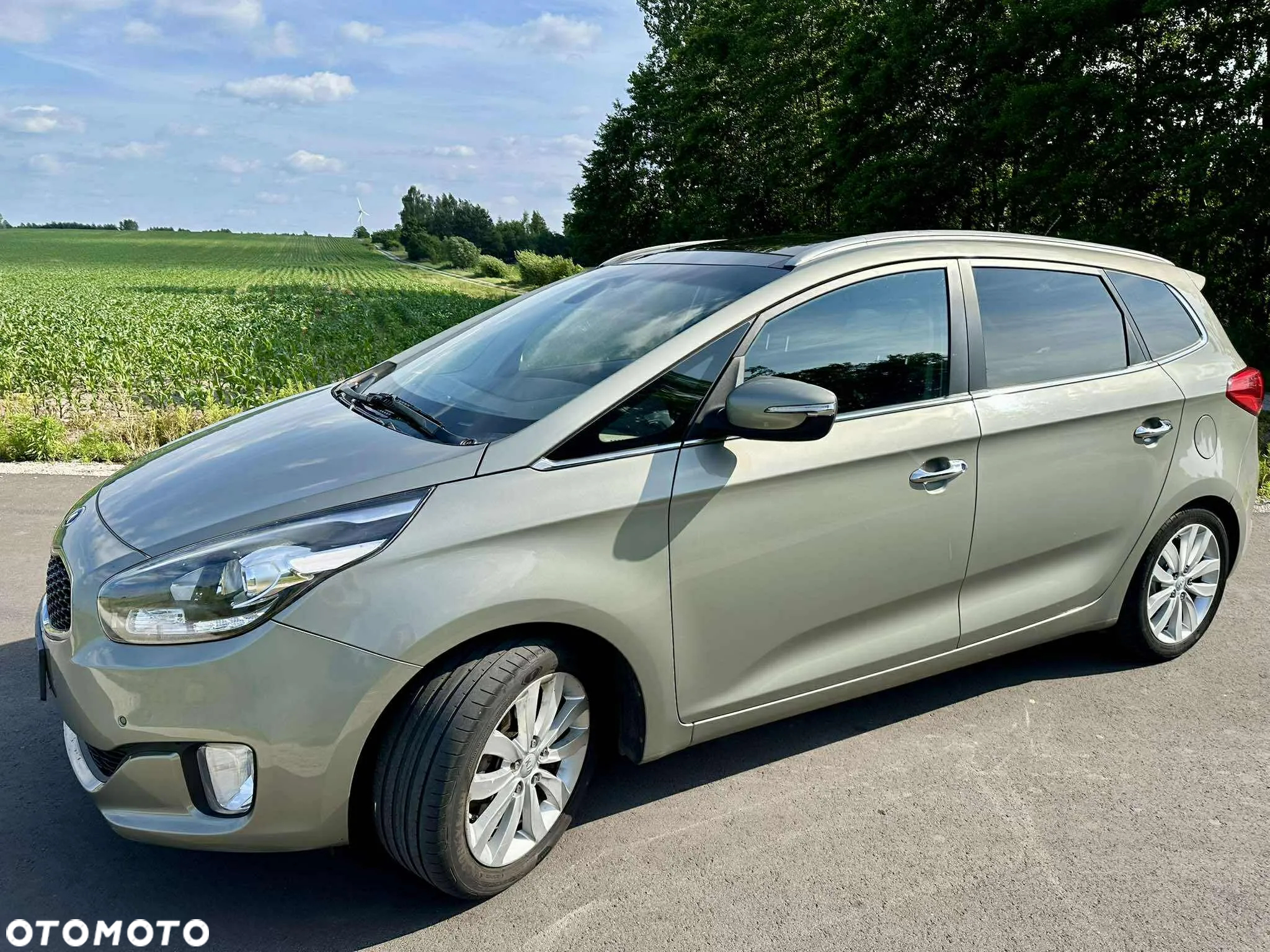 Kia Carens - 9