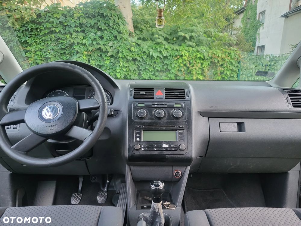Volkswagen Touran - 10