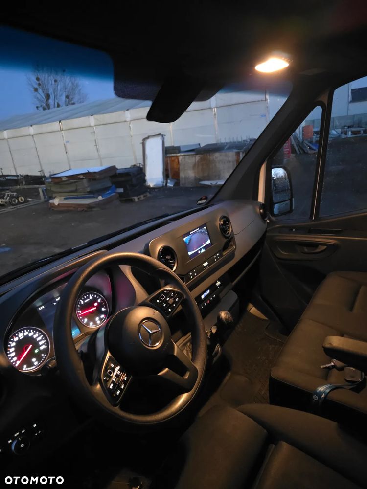Mercedes-Benz Sprinter - 8