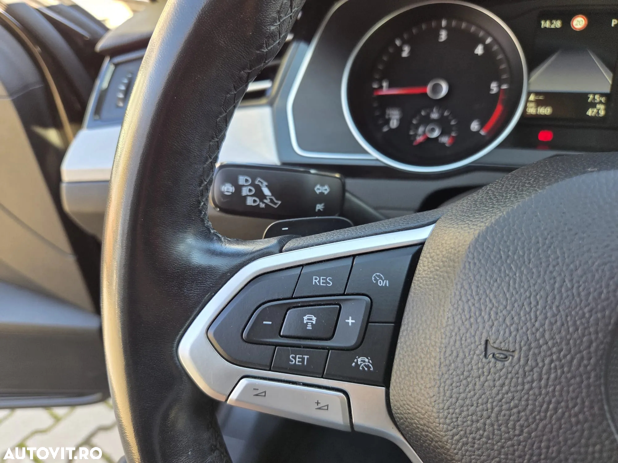 Volkswagen Passat 2.0 TDI DSG Comfortline - 12