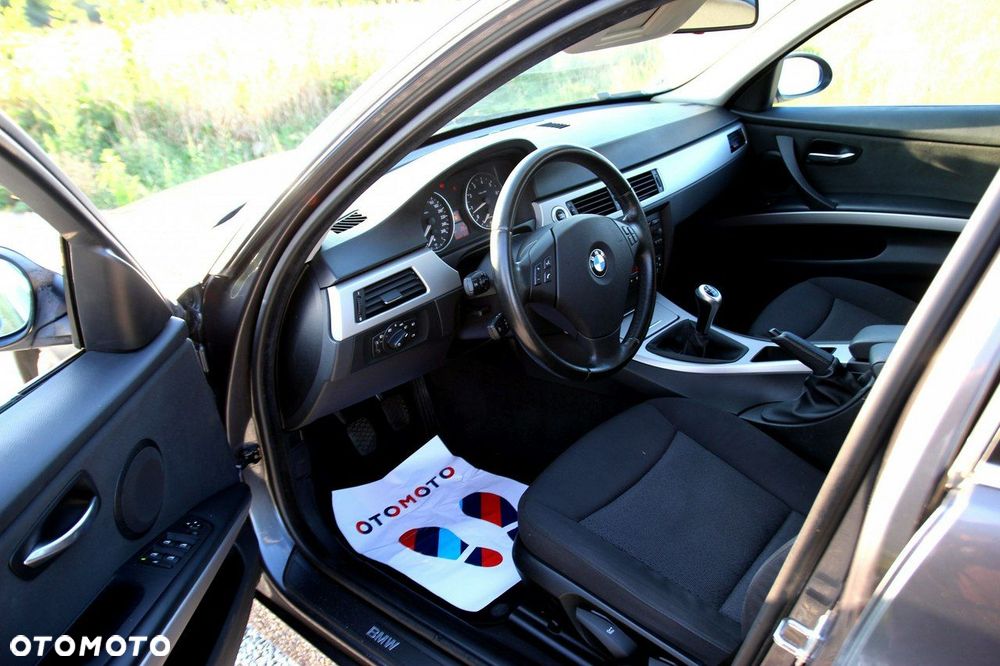 BMW Seria 3 325i - 17