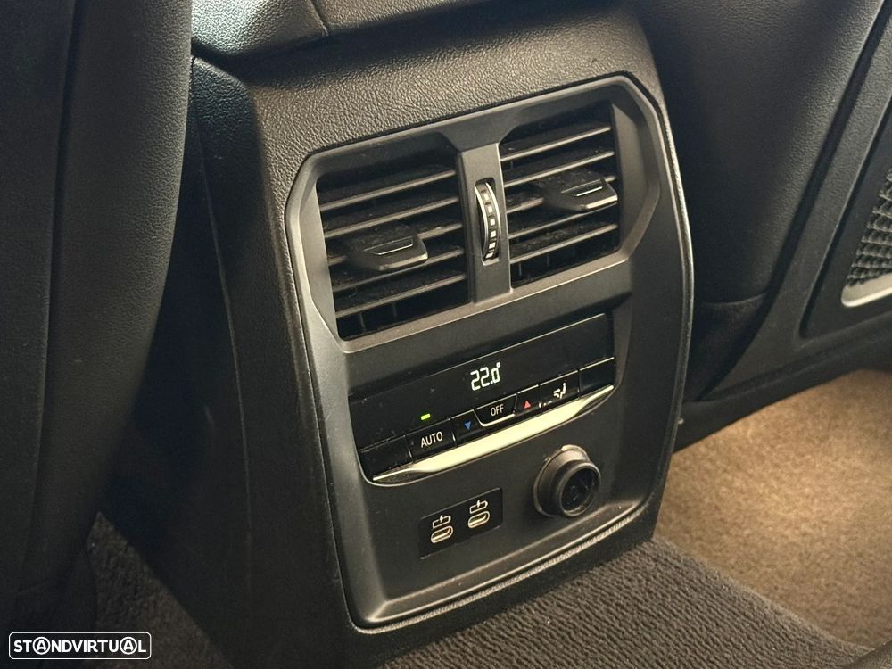 BMW 318 d Aut. Luxury Line - 22