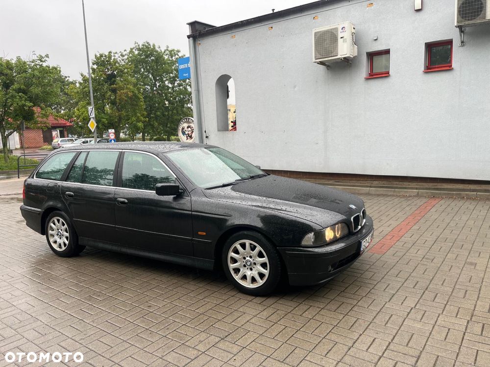 BMW Seria 5 2001 photo 2