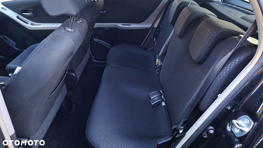 Toyota Yaris - 40