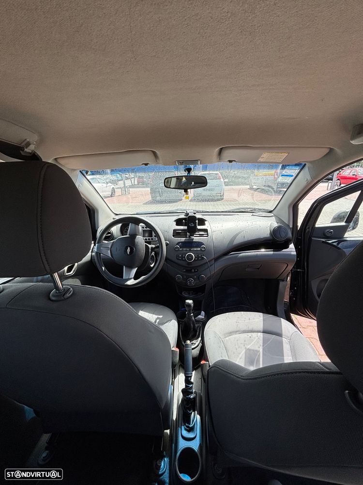 Chevrolet Spark 1.0 L - 8
