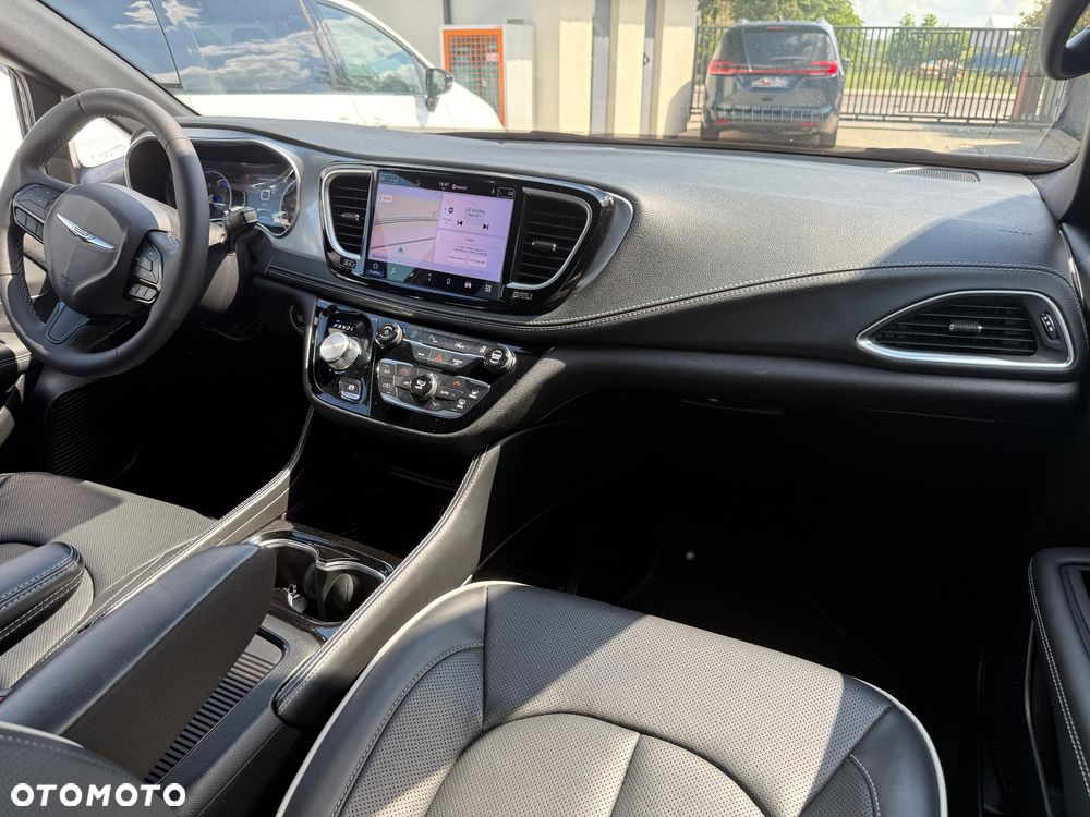 Chrysler Pacifica - 23