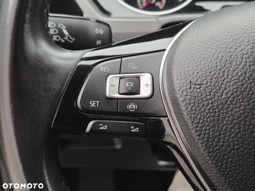 Volkswagen Touran 2.0 TDI BMT Comfortline DSG - 9