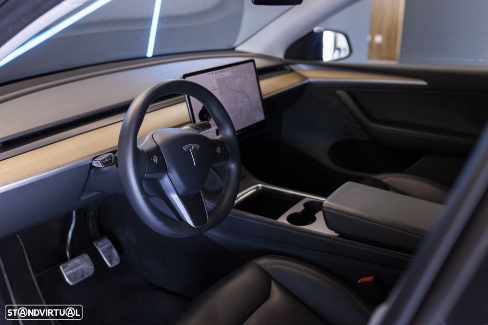 Tesla Model Y Standard - 10