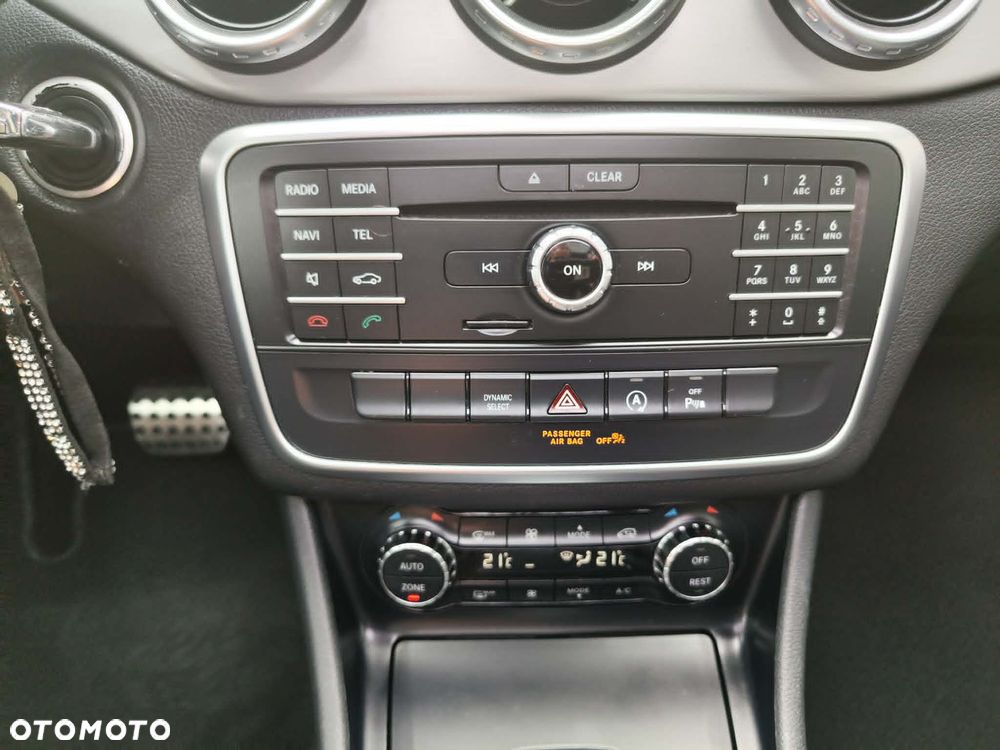 Mercedes-Benz GLA 180 d 7G-DCT AMG Line - 35