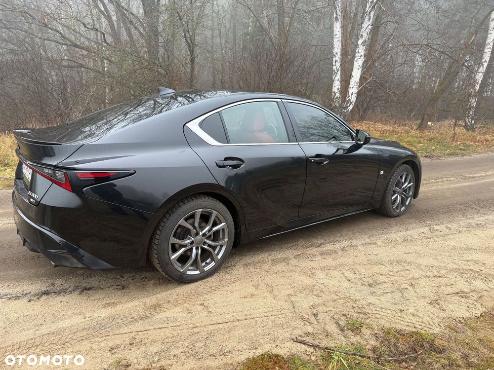 Lexus IS 200t / 300 F Sport - 19