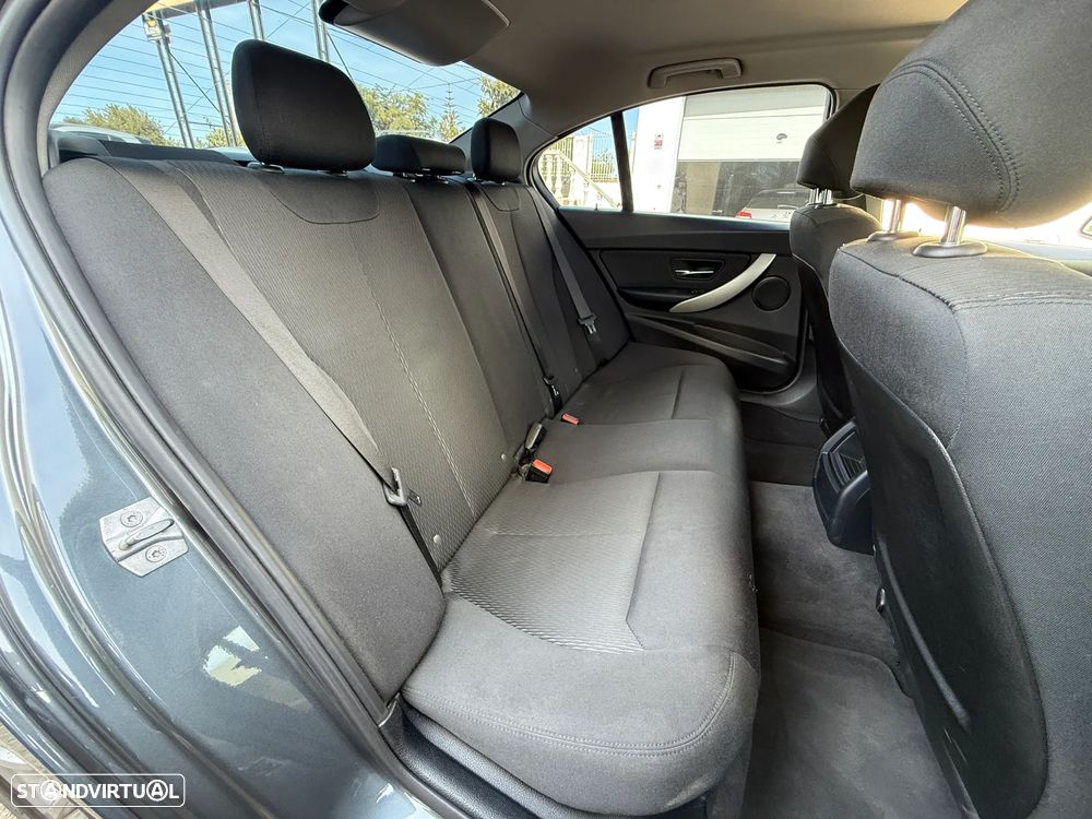 BMW 320 d Advantage - 31