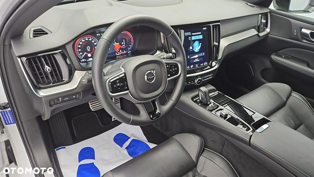 Volvo V60 T8 AWD Plug-In Hybrid R-Design - 9