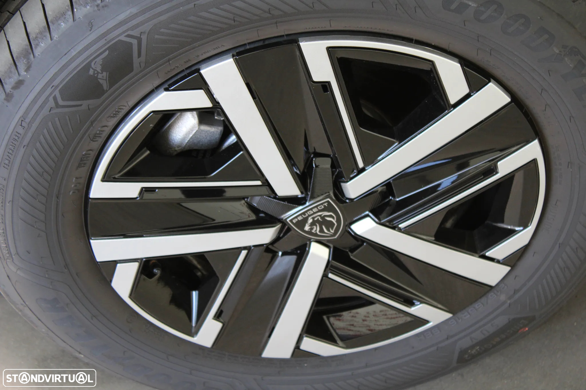 Peugeot e-2008 50 kWh Active - 9