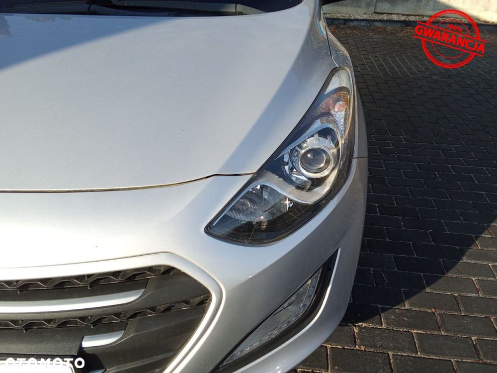 Hyundai i30 blue Kombi 1.6 CRDi Premium - 36