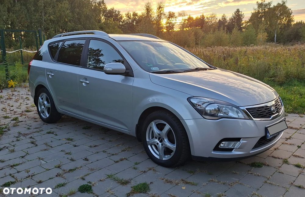 Kia Ceed 2011 photo 2