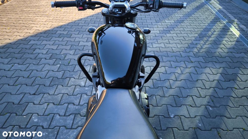 Triumph Street Twin - 21