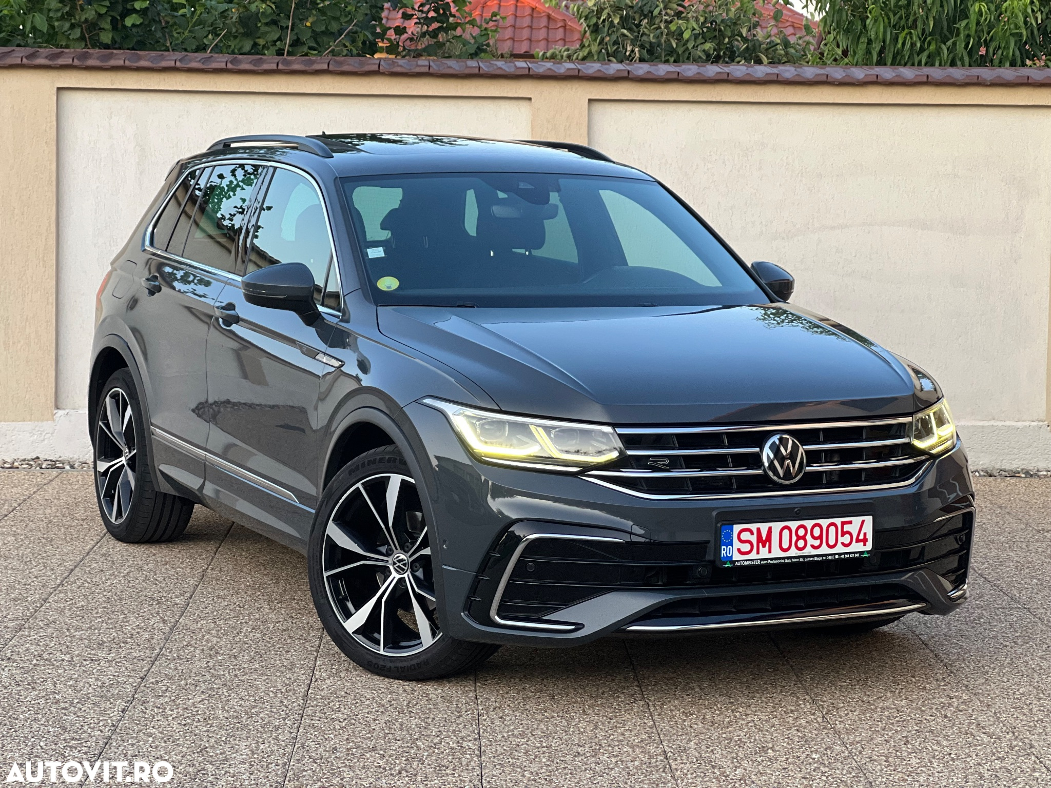 Volkswagen Tiguan - 2